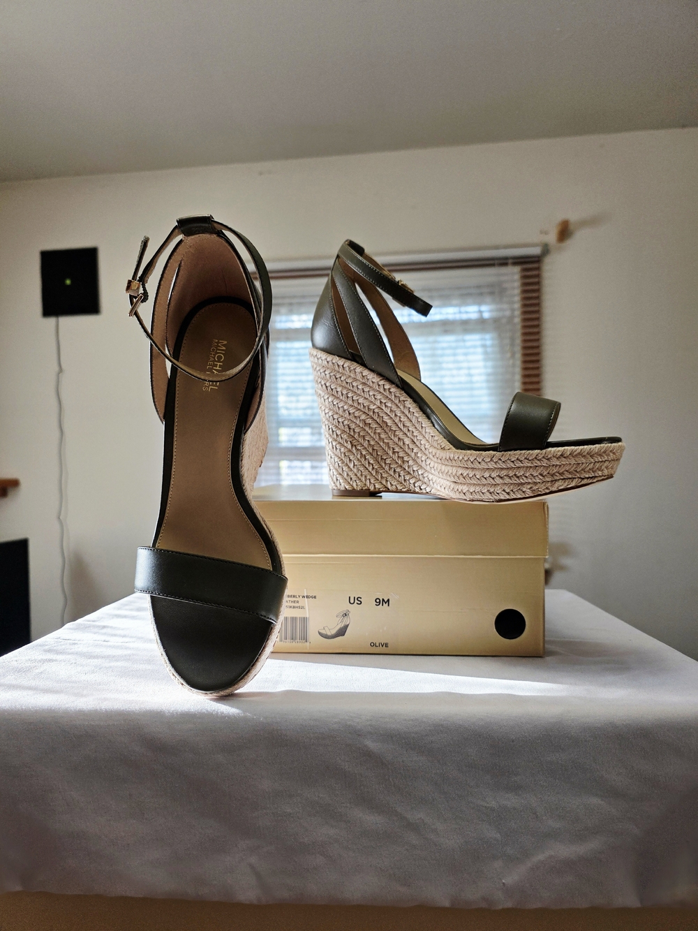 Michael Kors Kimberly Leather Wedge Sandal In Olive Size 9M - Picture 3 of 6